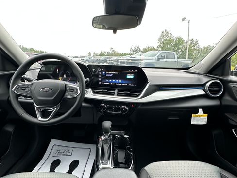 New 2026 Chevrolet Trax LT w/ Driver Confidence Package FWD image 9
