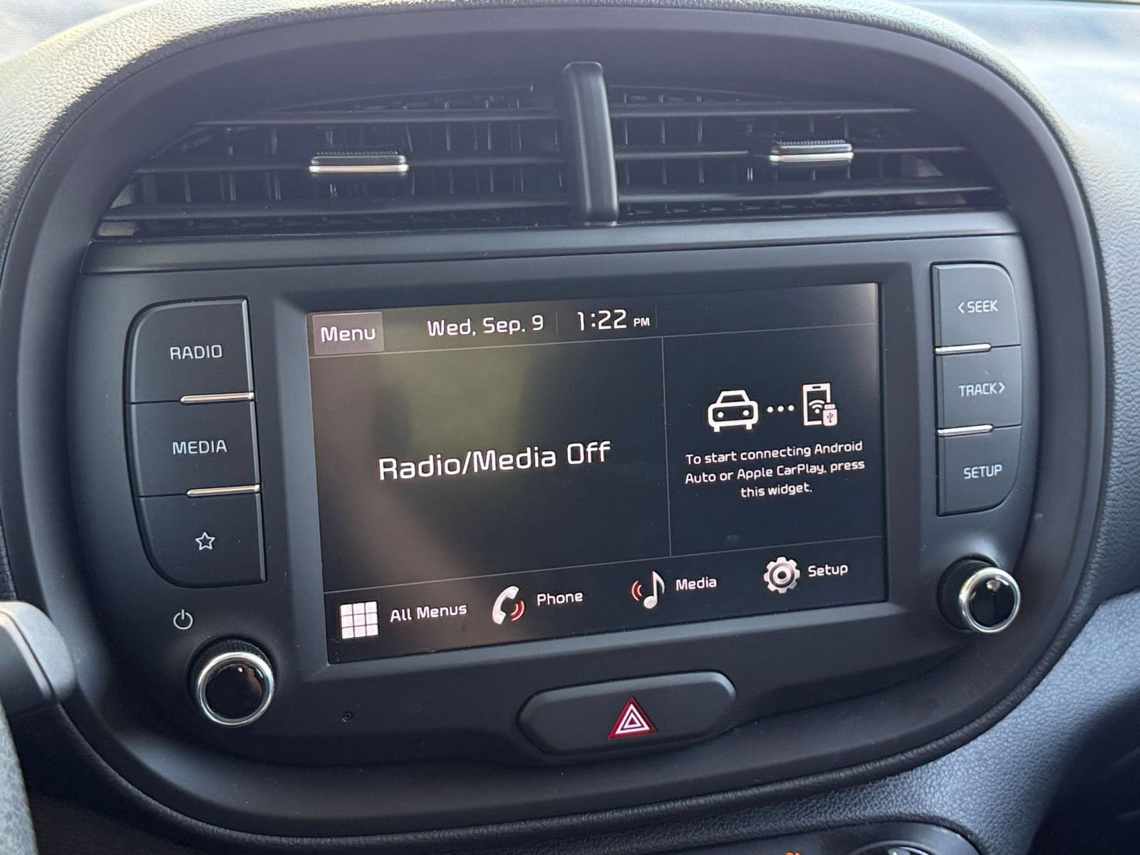 Used 2025 Kia Soul LX w/ LX Technology Package FWD image 19