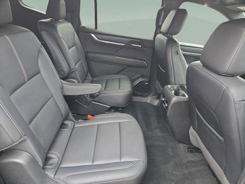 Used 2024 GMC Acadia Elevation image 17