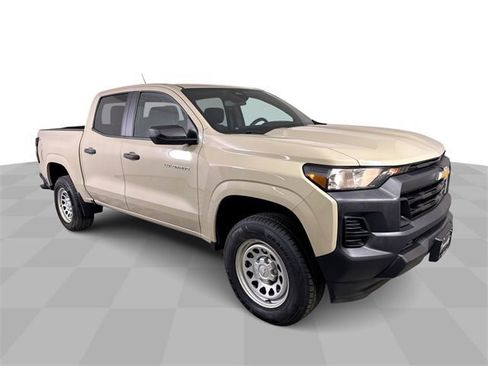 Used 2023 Chevrolet Colorado W/T image 2