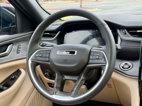 Used 2024 Jeep Grand Cherokee L Limited image 20