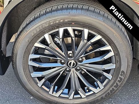 Used 2024 Nissan Rogue Platinum FWD image 12