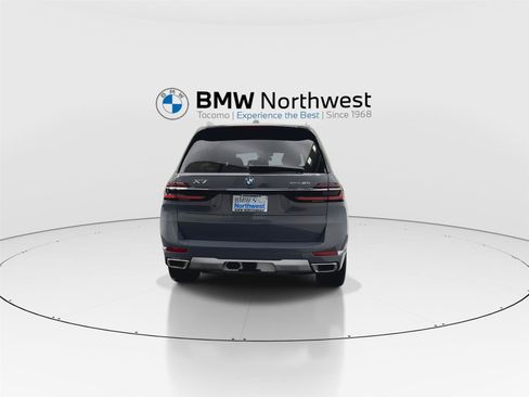 Used 2025 BMW X7 xDrive40i w/ Climate Comfort Package image 4