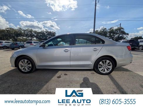 Used 2016 Volkswagen Jetta SE FWD image 2