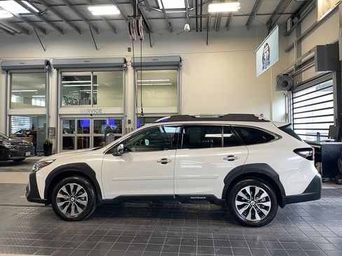 Used 2025 Subaru Outback Touring XT image 4