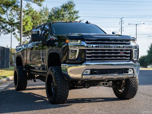 Used 2021 Chevrolet Silverado 2500 LTZ AWD/4WD image 3