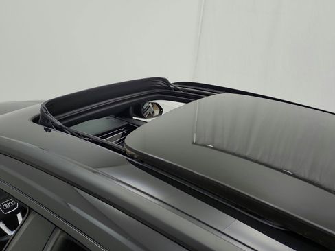 Used 2022 Audi Q8 Premium Plus AWD/4WD image 11
