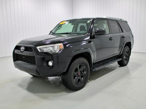Used 2015 Toyota 4Runner SR5 AWD/4WD image 22