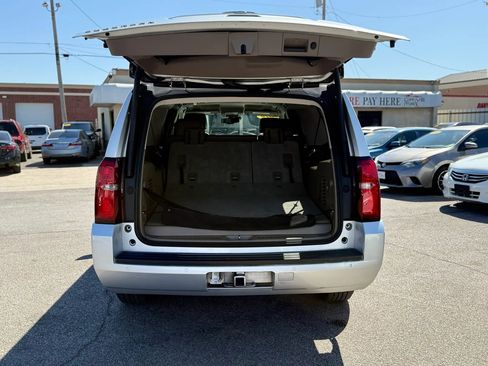 Used 2019 Chevrolet Suburban LT RWD image 18