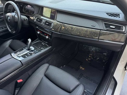Used 2014 BMW 740i image 25