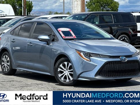 Used 2021 Toyota Corolla LE FWD image 1