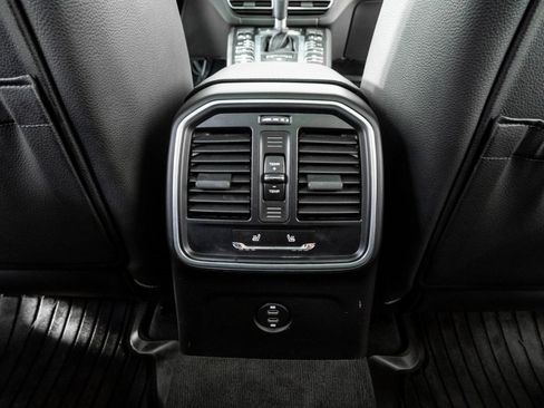 Used 2020 Porsche Macan image 19