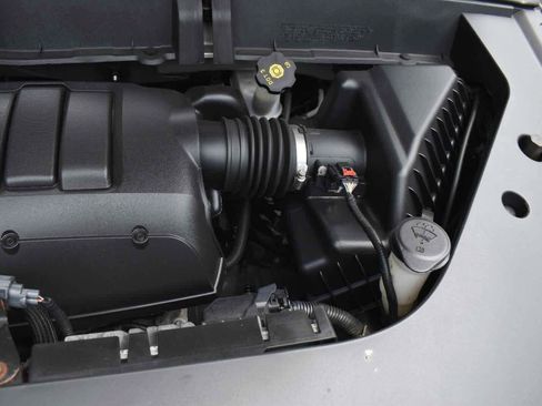 Used 2017 Chevrolet Traverse LS FWD image 34