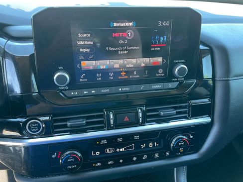 Used 2024 Nissan Pathfinder SV FWD image 16