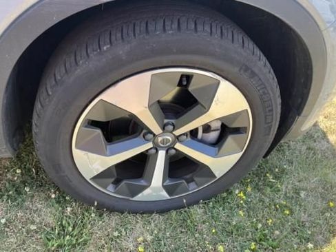 Used 2024 Volvo XC40 B5 Plus w/ Climate Package AWD/4WD image 7