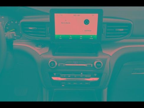 Used 2022 Ford Explorer XLT w/ Equipment Group 202A image 7