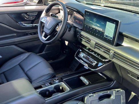 New 2026 Lincoln Corsair Premiere image 9