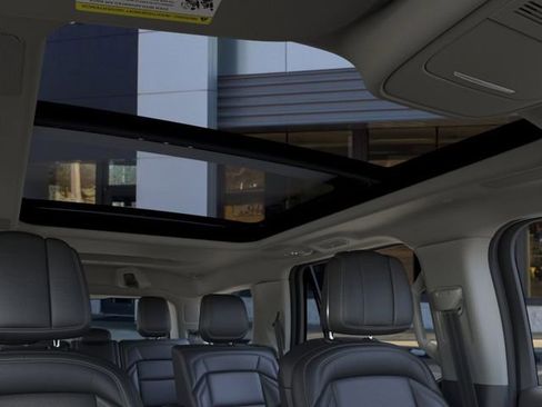 New 2026 Lincoln Navigator Reserve AWD/4WD image 24