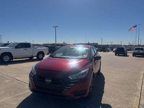 Used 2025 Nissan Versa SR w/ Trunk Package image 6