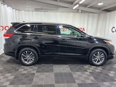 Used 2019 Toyota Highlander XLE w/ Protection Package #3 AWD/4WD image 10