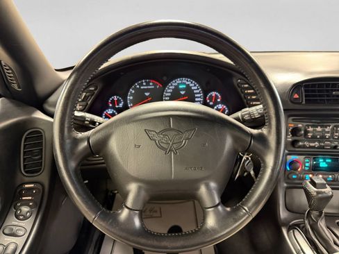 Used 2004 Chevrolet Corvette Coupe w/ Preferred Equipment Group RWD image 19