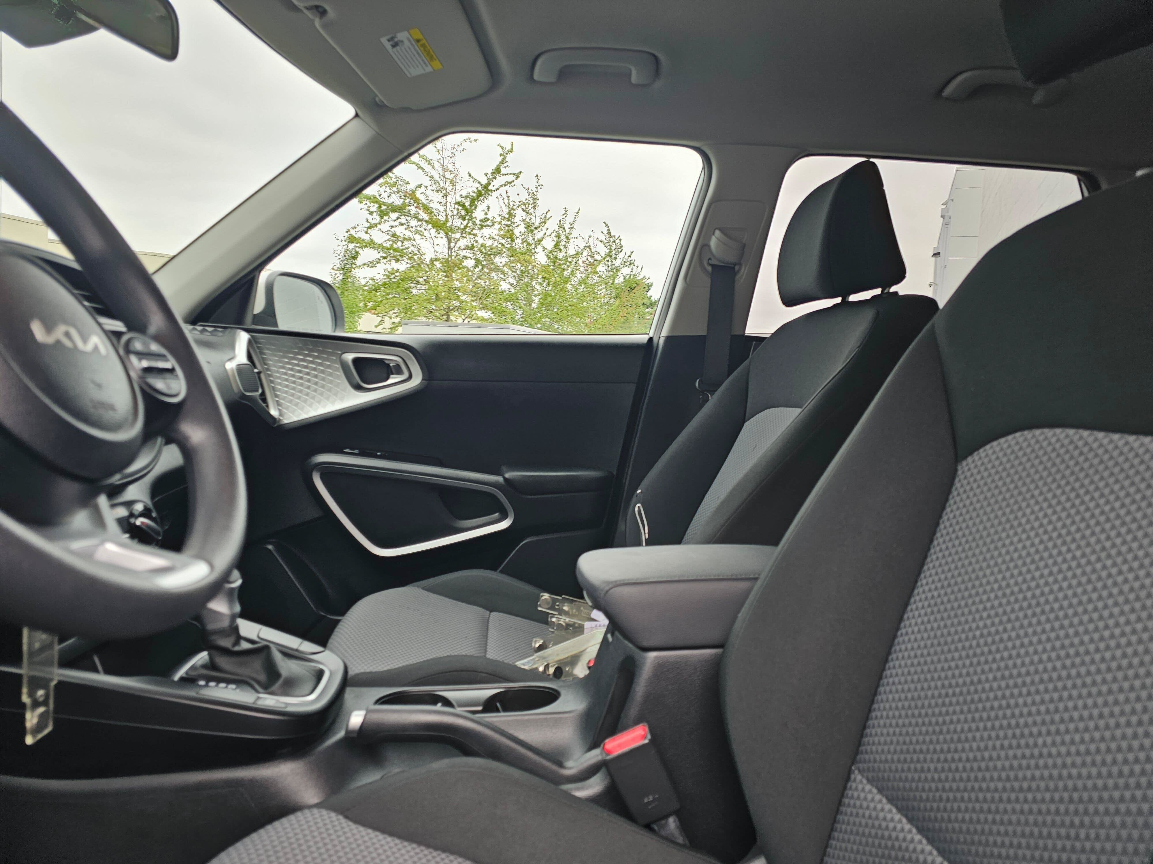 Used 2023 Kia Soul LX w/ LX Technology Package FWD image 22
