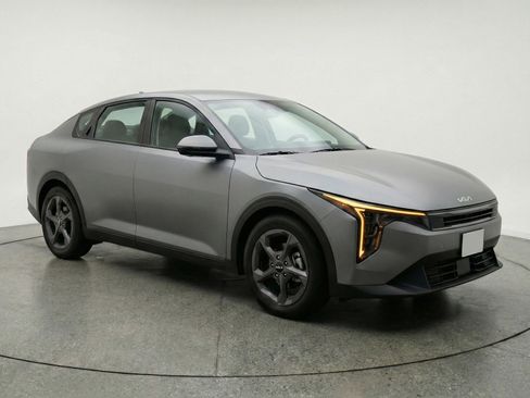 Used 2025 Kia K4 FWD image 1