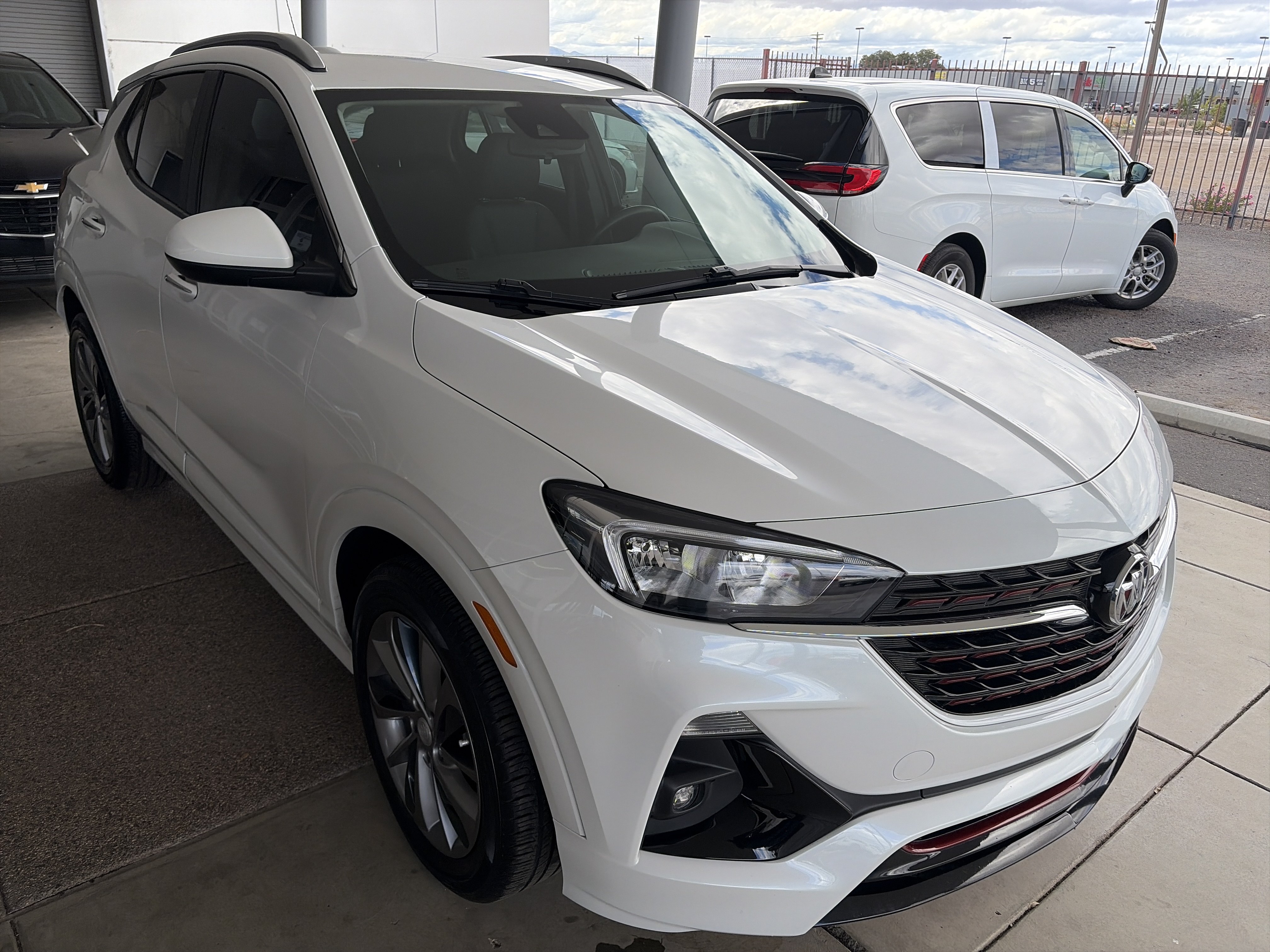 Used 2022 Buick Encore GX Select w/ Sport Touring Package FWD image 3