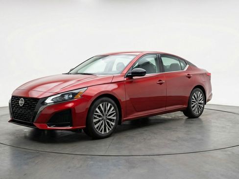 Used 2025 Nissan Altima 2.5 SV image 3
