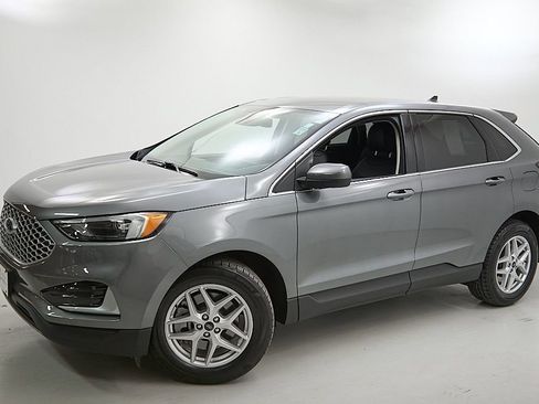 Used 2024 Ford Edge SEL image 3