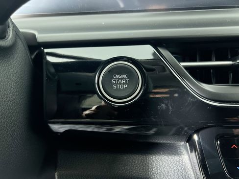 Certified 2025 Kia Seltos S AWD/4WD image 21