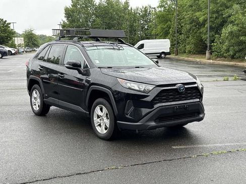 Used 2021 Toyota RAV4 LE AWD/4WD image 1