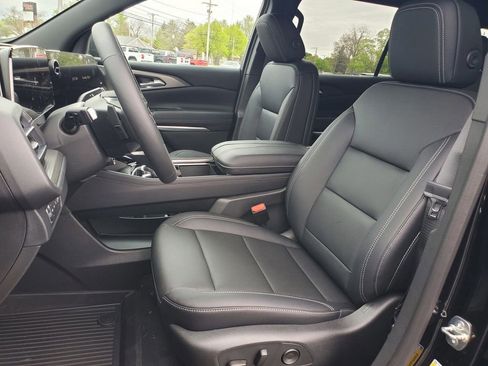New 2026 Chevrolet Traverse LT w/ Sun and Wheel Package AWD/4WD image 6
