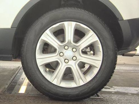 Used 2019 Land Rover Range Rover Evoque SE image 6