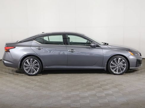 Used 2023 Nissan Altima 2.5 SL FWD image 19