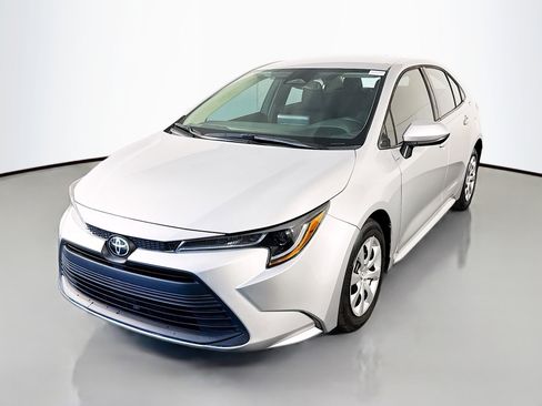 Used 2023 Toyota Corolla LE image 4
