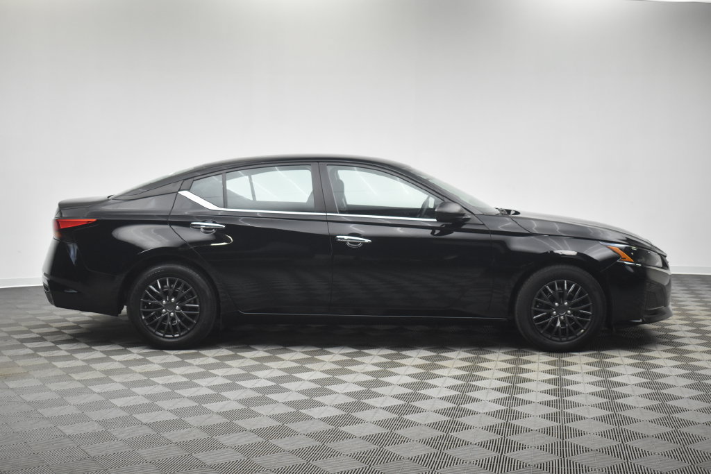 Used 2024 Nissan Altima 2.5 S FWD image 11