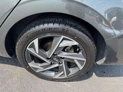 Certified 2024 Hyundai Elantra SEL w/ Convenience Package FWD image 7