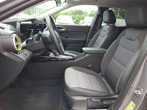 Used 2024 Chevrolet Trax LT w/ Driver Confidence Package FWD image 14