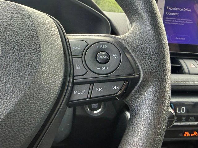 Used 2024 Toyota RAV4 XLE AWD/4WD image 27