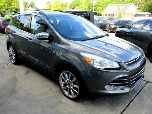 Used 2014 Ford Escape SE w/ SE Chrome Package image 2