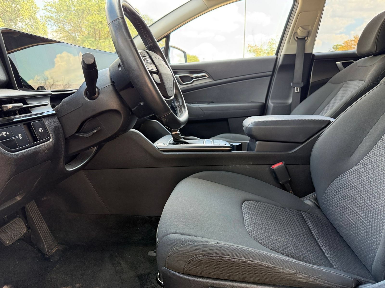 Used 2026 Kia Sportage LX FWD image 27