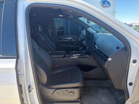 Used 2024 Cadillac Escalade V w/ LPO, ONYX Package image 27