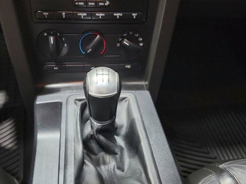 Used 2006 Ford Mustang GT RWD image 40