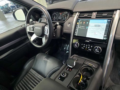 Used 2024 Land Rover Discovery Dynamic SE image 30