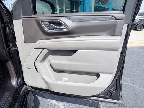 Used 2021 GMC Yukon SLT AWD/4WD image 32
