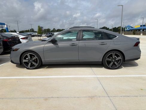 Used 2025 Honda Accord Sport image 7