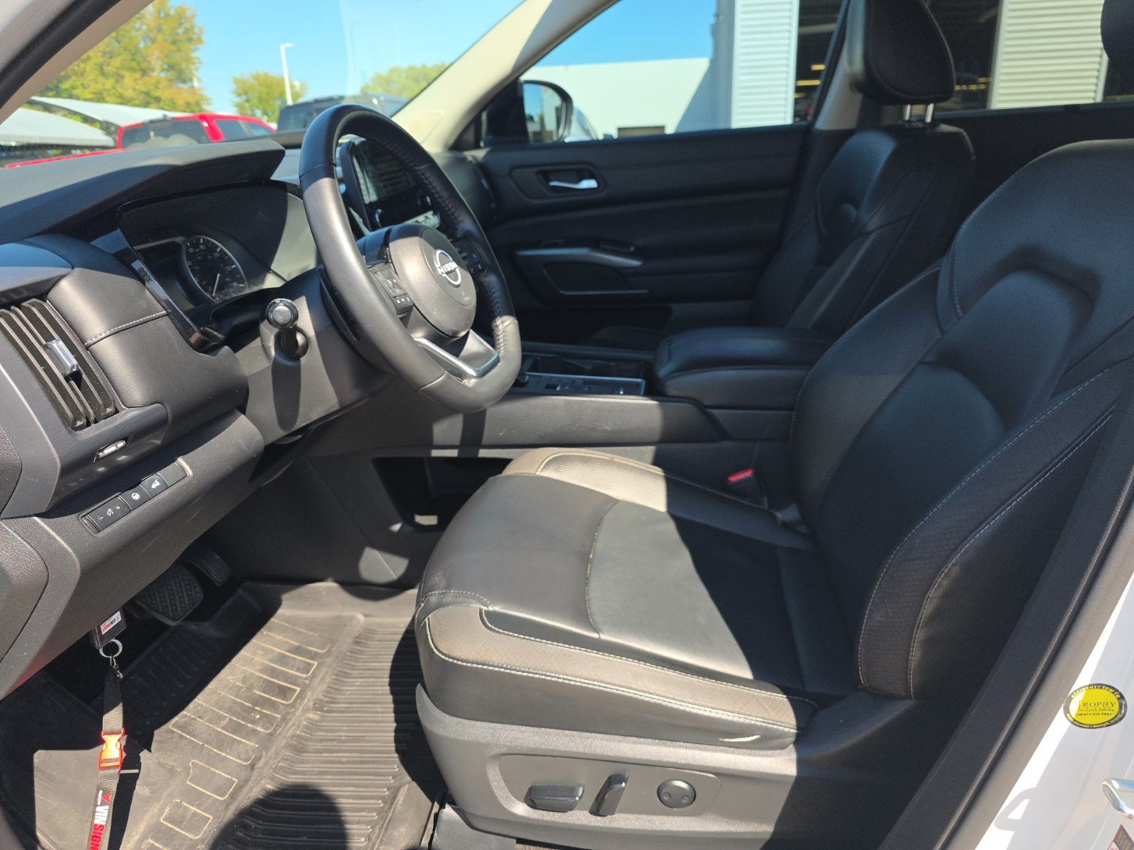 Certified 2023 Nissan Pathfinder SL w/ SL Premium Package FWD image 8