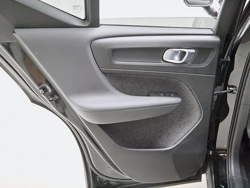 Certified 2024 Volvo XC40 B5 Plus w/ Climate Package image 15