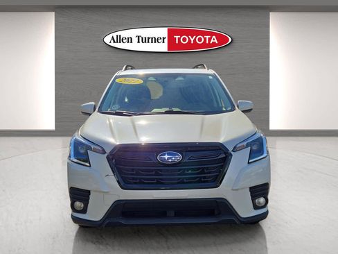 Used 2022 Subaru Forester Premium image 4